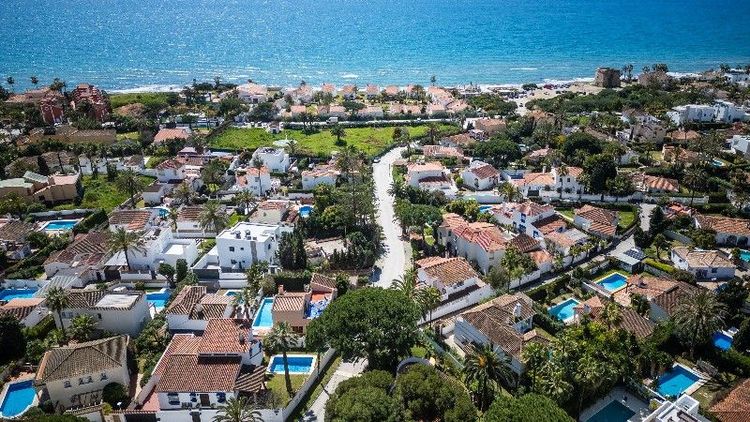 House | Resale in Marbesa in Marbesa, Marbella East, Costa del Sol - Photo 2