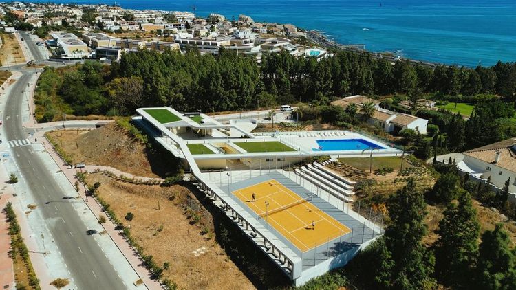 House | Resale in El Chaparral in El Chaparral, Costa del Sol - Photo 5