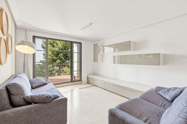 Apartment | Resale in Los Arqueros in Los Arqueros, Costa del Sol - Photo 2