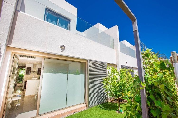 House | Resale in Punta Prima in Punta Prima, Costa Blanca - Photo 2