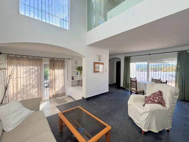 House | Resale in Casares Playa in Casares Playa, Costa del Sol - Photo 3