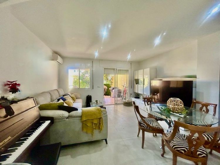 listing card gallery