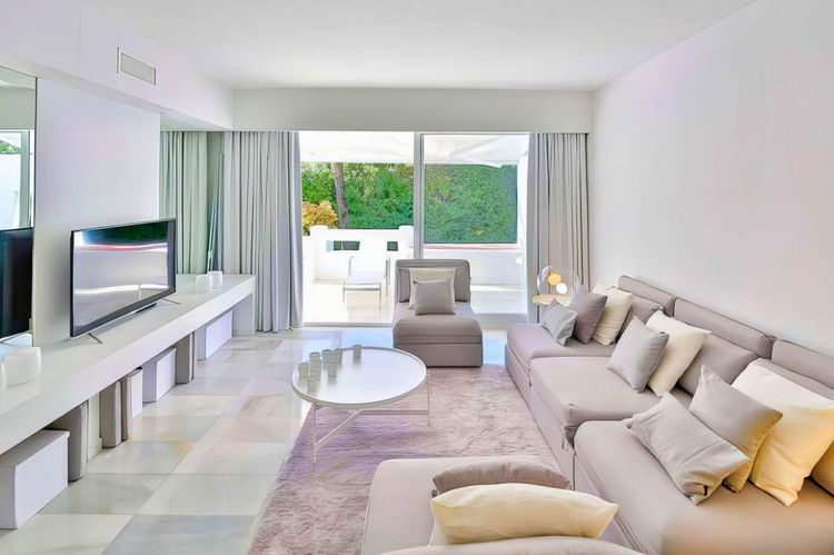 Apartment | Resale in Puerto Banús - Development photo 1