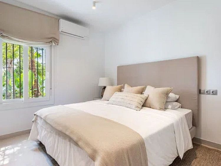 House | Resale in Los Boliches in Los Boliches, Costa del Sol - Photo 4