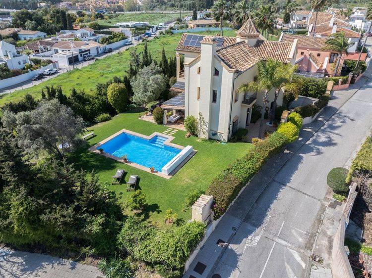 House | Resale in San Pedro de Alcántara in San Pedro de Alcántara Others, Costa del Sol - Photo 2