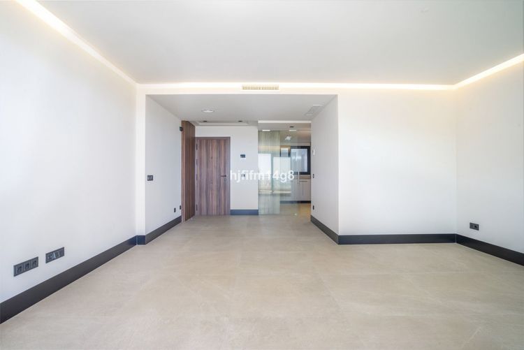 Apartment | Resale in Nueva Andalucía in Nueva Andalucía, Costa del Sol - Photo 5