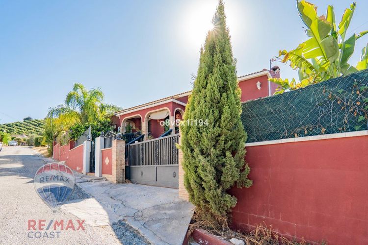 House | Resale in Coín in Coín, Costa del Sol - Photo 2