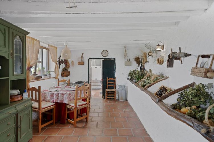 House | Resale in Periana in Periana, Costa del Sol - Photo 5