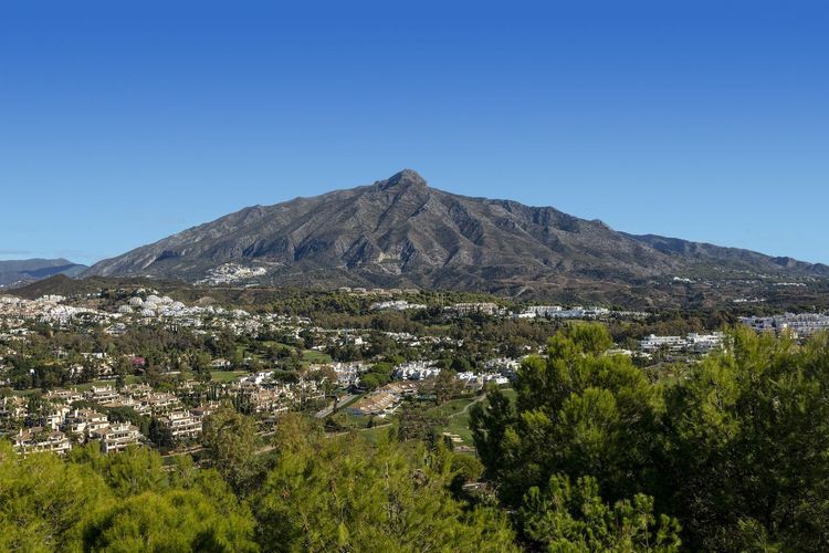 Penthouse | Resale in Nueva Andalucía in Nueva Andalucía Others, Costa del Sol - Photo 2