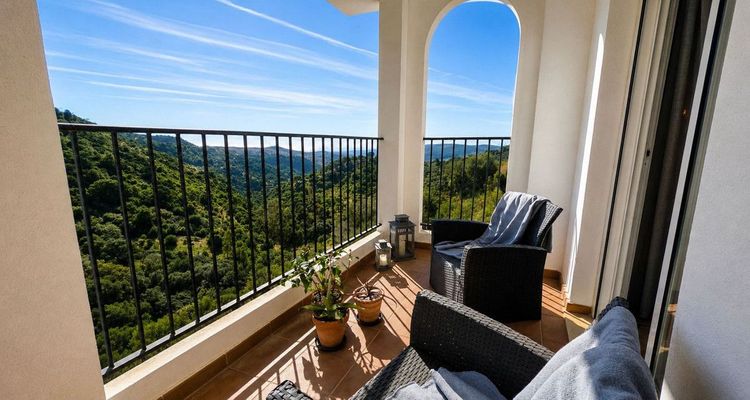 House | Resale in Casares in Casares Others, Costa del Sol - Photo 2