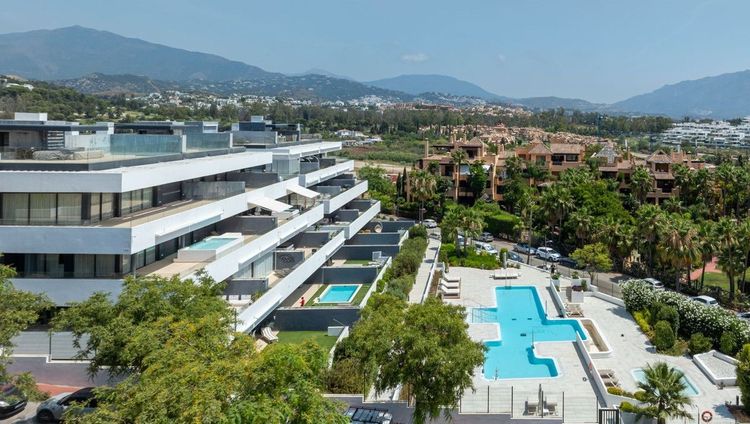 Apartment | Resale in Estepona in Estepona, Costa del Sol - Photo 5