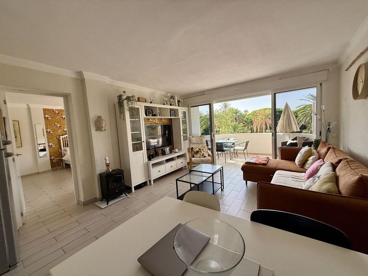 Apartment | Resale in Marbesa in Marbesa, Costa del Sol - Photo 3