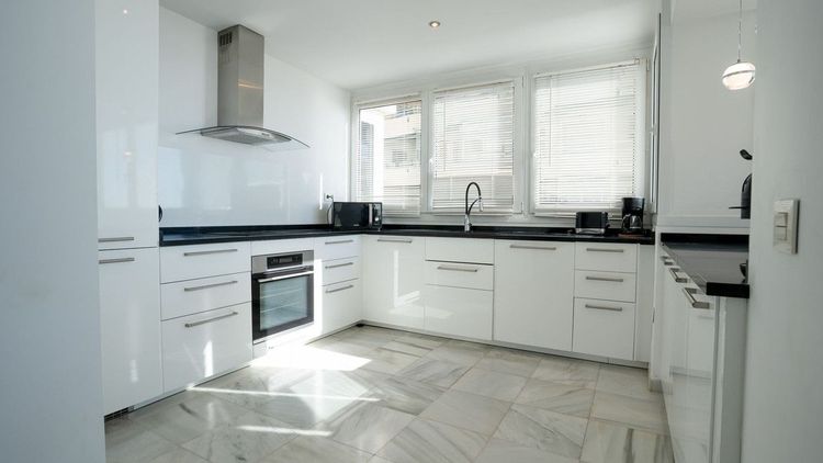 Apartment | Resale in Marbella in Marbella Others, Costa del Sol - Photo 4