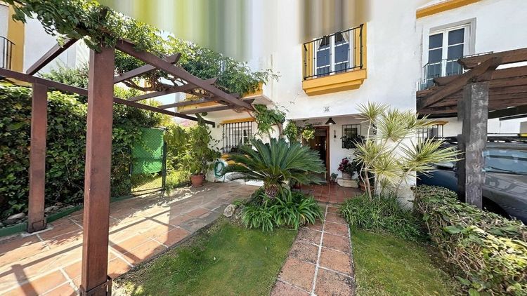 House | Resale in Atalaya in Atalaya, Costa del Sol - Photo 2