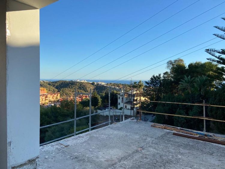 House | Resale in Las Chapas in Las Chapas, Costa del Sol - Photo 2
