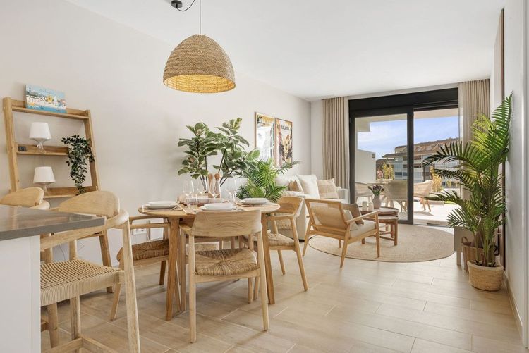 Apartment | Resale in Fuengirola in Fuengirola Others, Costa del Sol - Photo 2