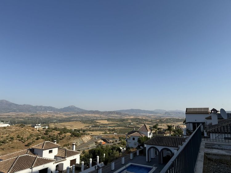 House | Resale in Coín in Coín, Costa del Sol - Photo 4