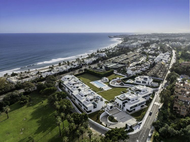 House | Resale in The Golden Mile - Development photo 1