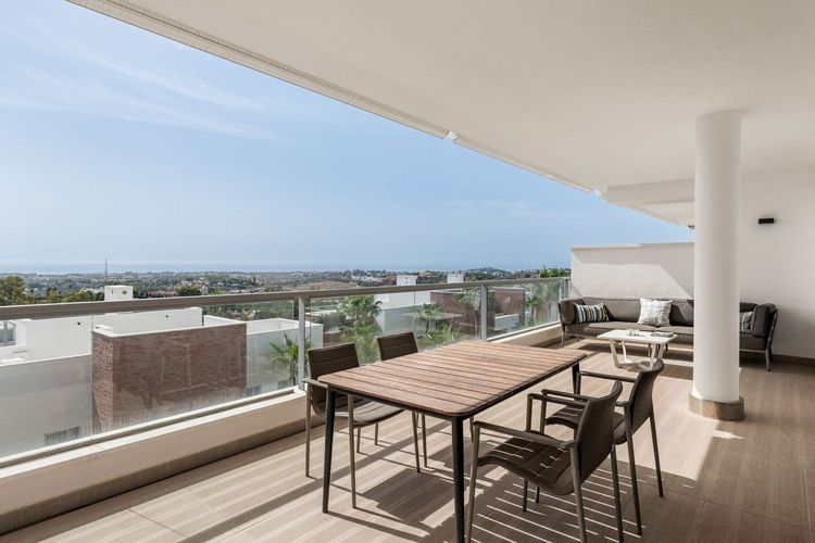 Apartment | Resale in Benahavís in Benahavís Others, Costa del Sol - Photo 2