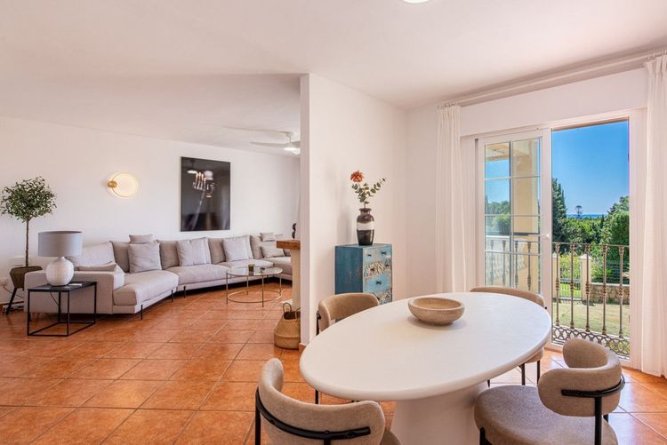 House | Resale in Estepona in Estepona, Costa del Sol - Photo 5