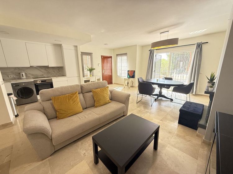 Apartment | Resale in Aloha in Aloha, Costa del Sol - Photo 5