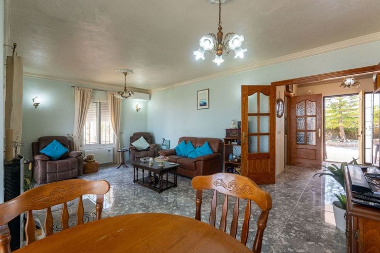 House | Resale in Guaro in Guaro, Costa del Sol - Photo 5
