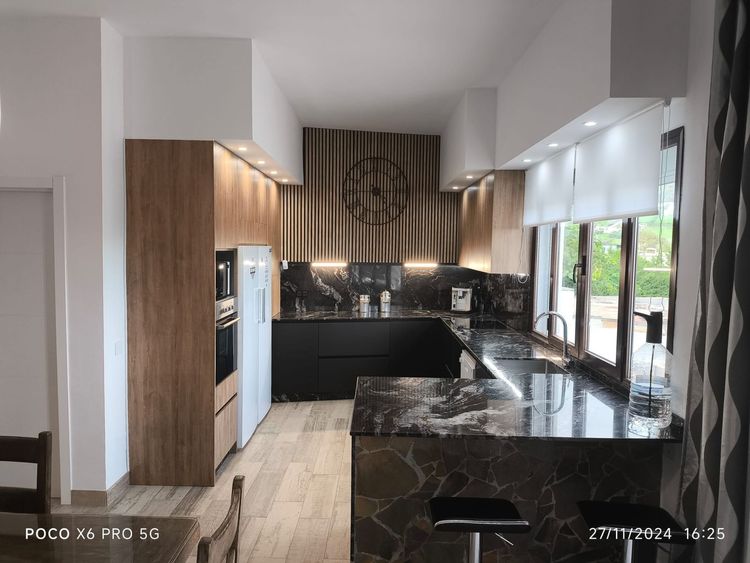 House | Resale in Estepona in Estepona, Costa del Sol - Photo 4