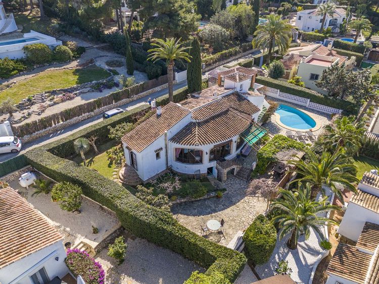 House | Resale in Javea in Javea, Costa Blanca - Photo 2