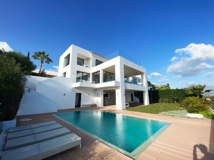 House | Resale in El Paraiso - Development photo 1