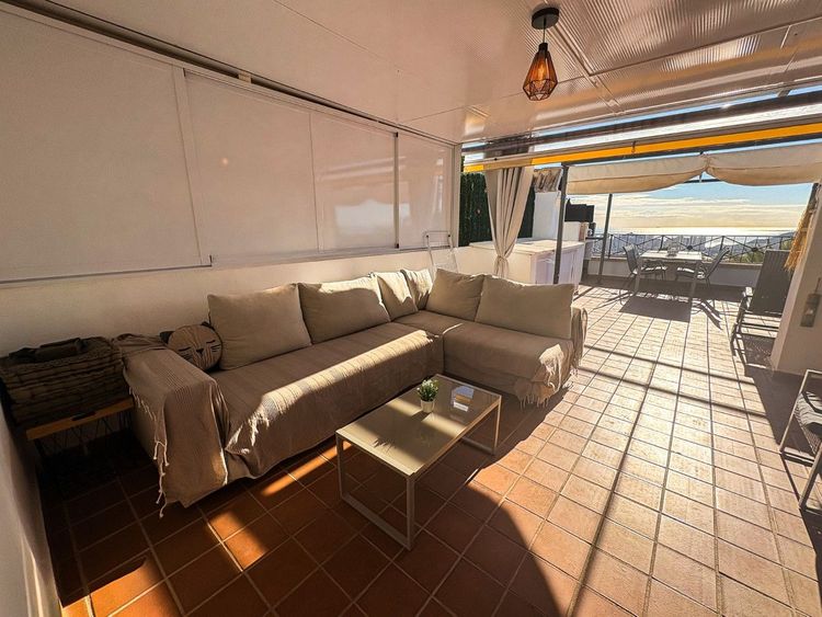 House | Resale in Finestrat in Finestrat, Costa Blanca - Photo 3