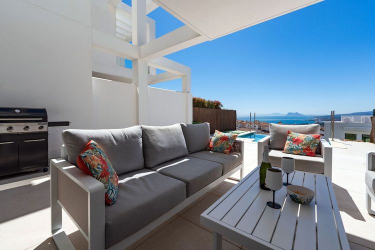 House | Resale in Manilva in Manilva Others, Costa del Sol - Photo 4