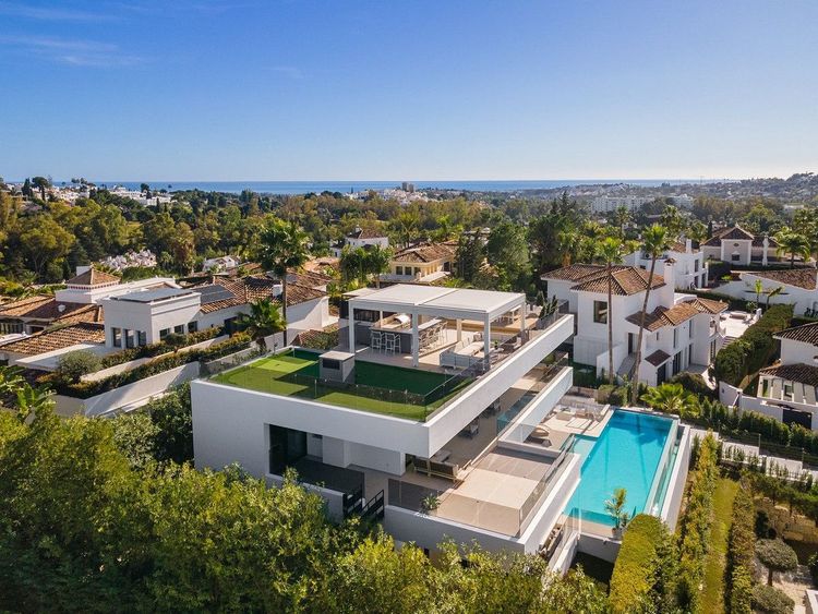 House | Resale in Marbella in Marbella Others, Costa del Sol - Photo 4