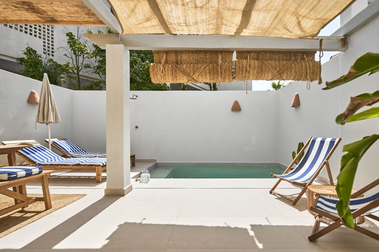 listing card gallery