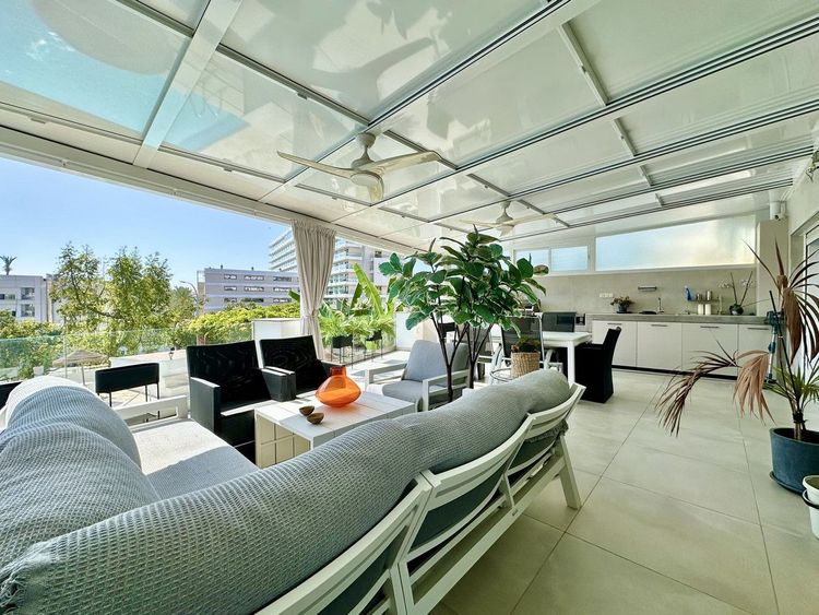 Apartment | Resale in Bajondillo in Bajondillo, Costa del Sol - Photo 3