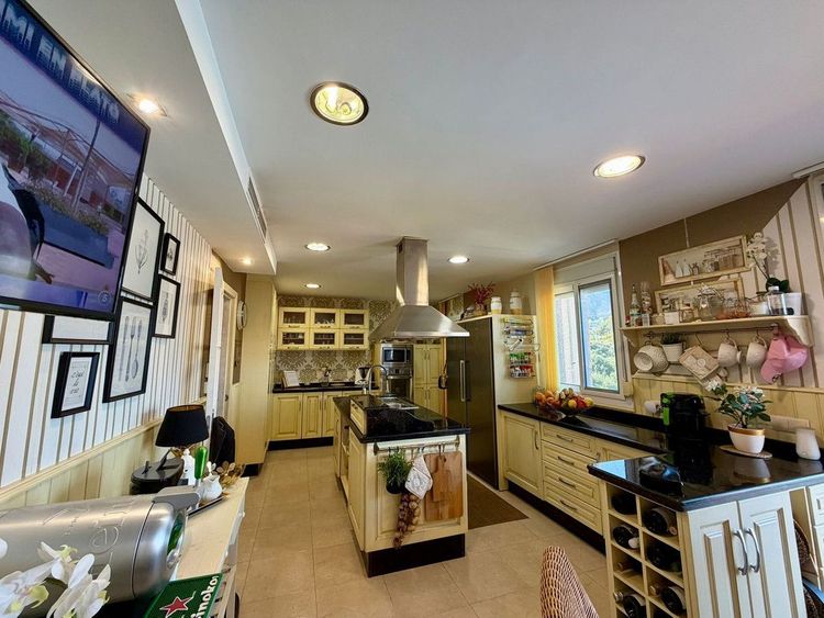 Penthouse | Resale in Estepona in Estepona, Costa del Sol - Photo 3