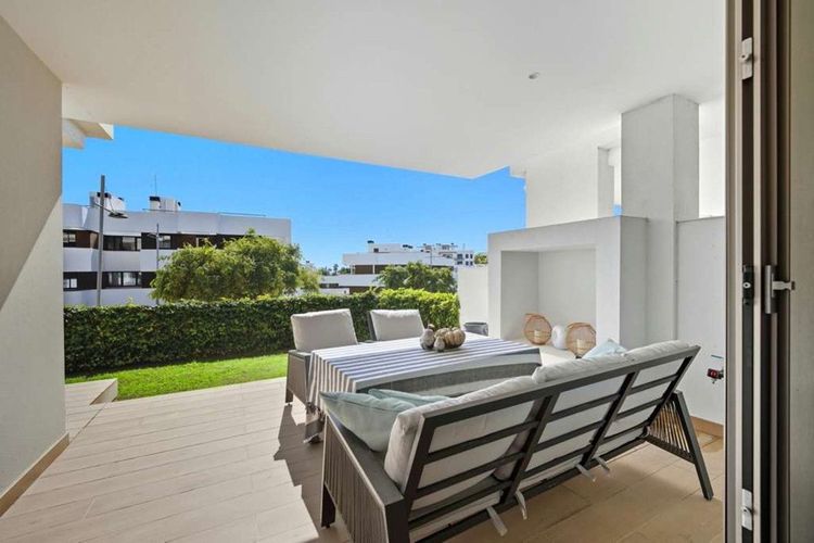 Apartment | Resale in Estepona in Estepona, Costa del Sol - Photo 3