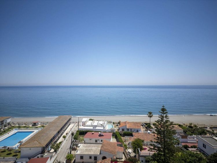 House | Resale in La Duquesa in La Duquesa, Costa del Sol - Photo 5