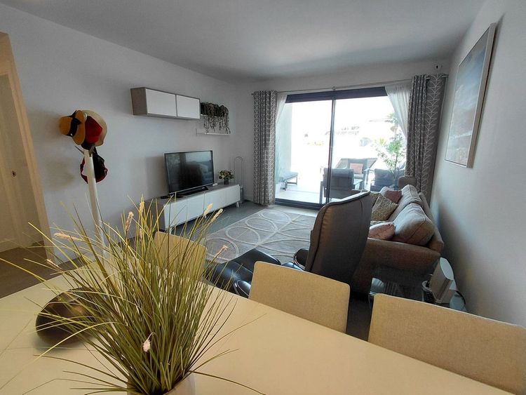 Apartment | Resale in La Duquesa in La Duquesa, Costa del Sol - Photo 3