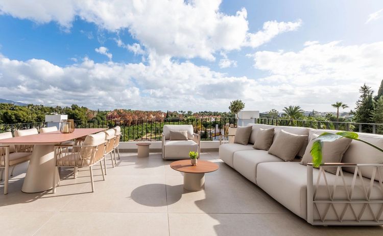 Penthouse | Resale in Nueva Andalucía in Nueva Andalucía, Costa del Sol - Photo 2