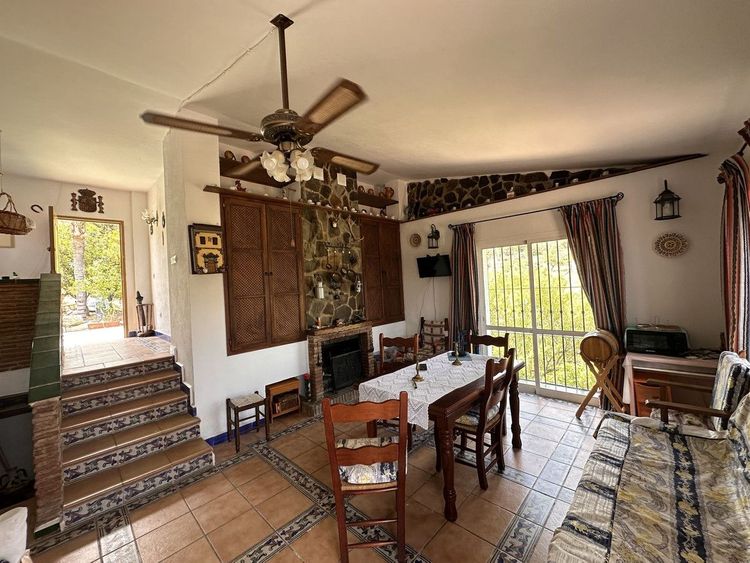 House | Resale in Monda in Monda, Costa del Sol - Photo 5