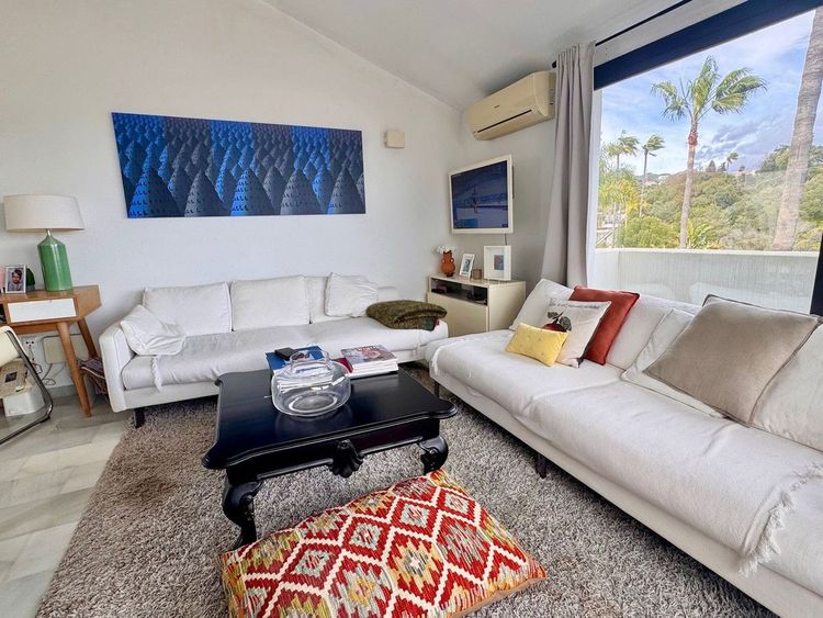 Apartment | Resale in Calahonda in Calahonda, Costa del Sol - Photo 2