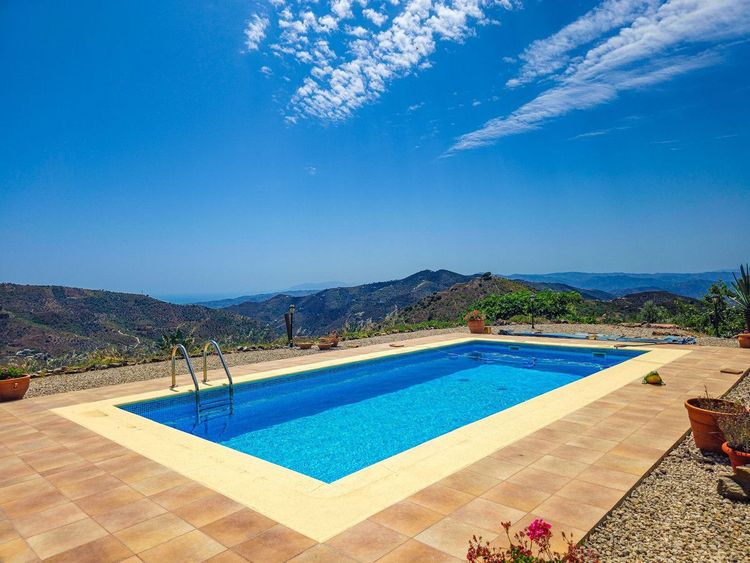 House | Resale in Arenas in Arenas, Costa del Sol - Photo 5