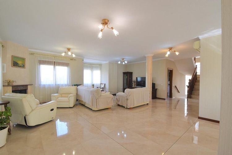 House | Resale in Rojales in Rojales, Rosales / Quesada, Costa Blanca - Photo 2