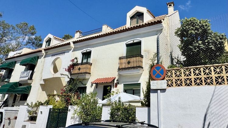 House | Resale in Arroyo de la Miel in Arroyo de la Miel, Costa del Sol - Photo 2