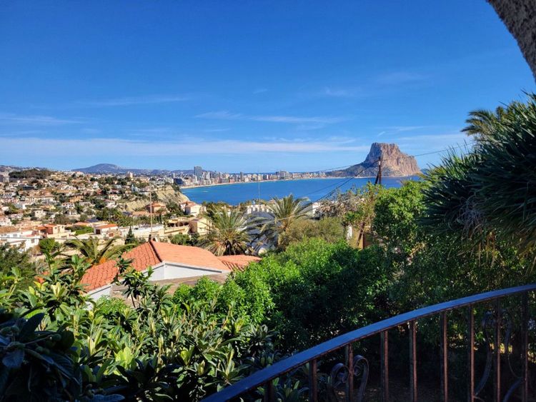 House | Resale in Calpe in Calpe, Costa Blanca - Photo 3