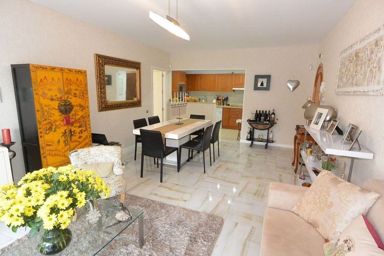 Apartment | Resale in The Golden Mile in The Golden Mile, Nagueles-Milla de Oro, Costa del Sol - Photo 4