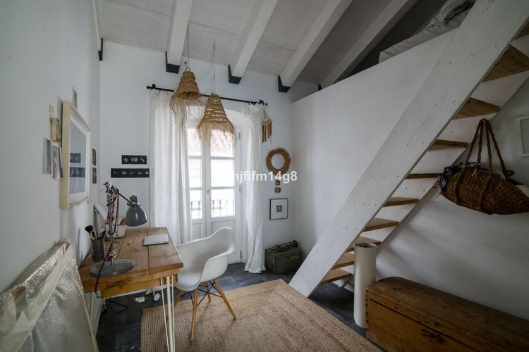 House | Resale in Estepona in Estepona, Costa del Sol - Photo 5