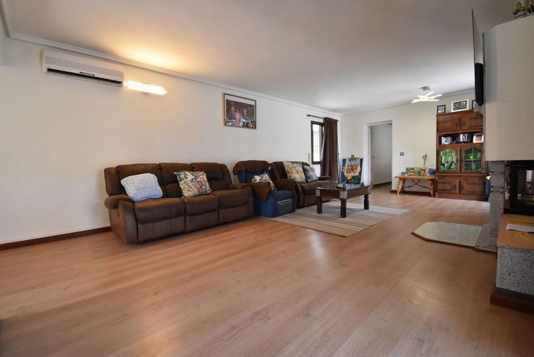House | Resale in Villamartin in Villamartin, Costa Blanca - Photo 5