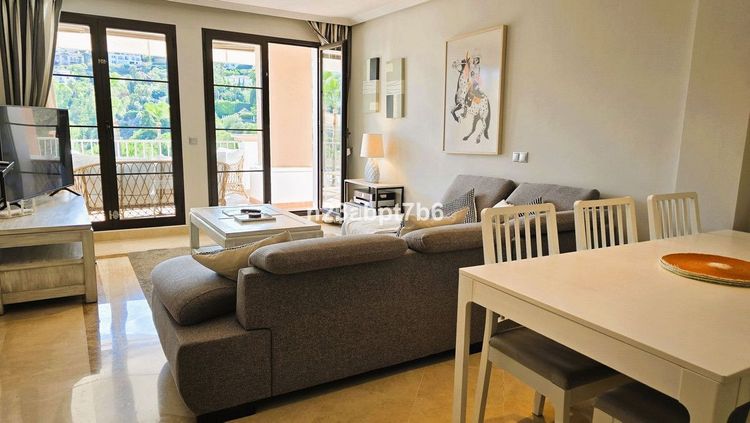 Apartment | Resale in Los Arqueros in Los Arqueros, Costa del Sol - Photo 2