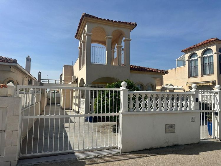 House | Resale in Algorfa in Algorfa, Costa Blanca - Photo 2